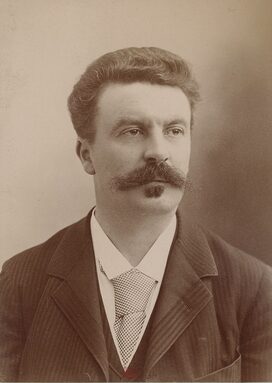 Maupassant_par_Nadar.jpg